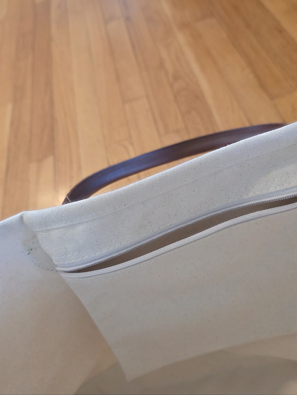 Vineyard Vines Palm And Crescent Tote - Picture 4 of 6